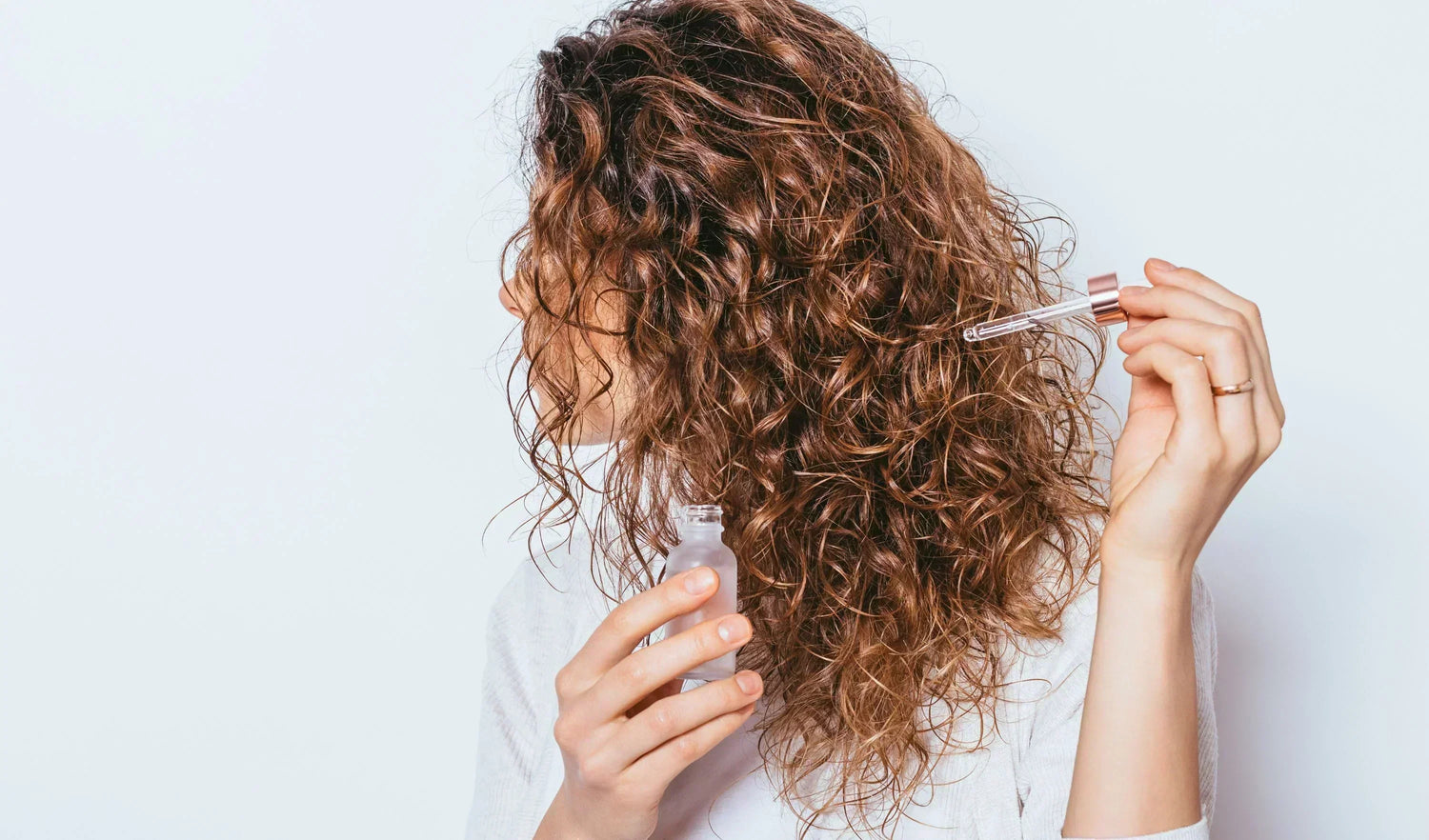 Les meilleures huiles pour stimuler la pousse des cheveux : guide complet