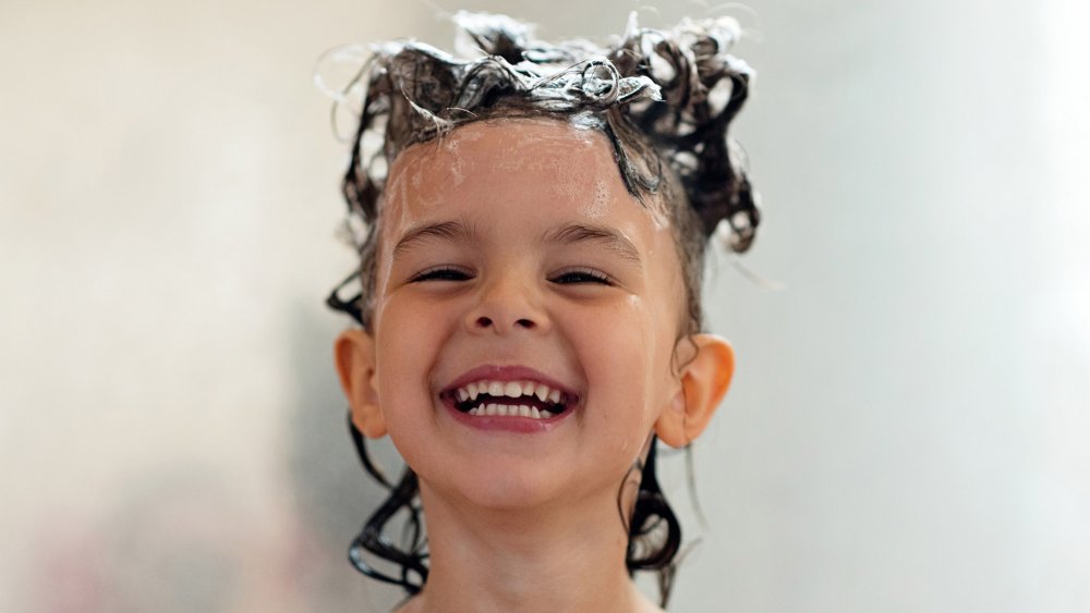 Quel shampoing naturel choisir pour les cheveux des enfants ?